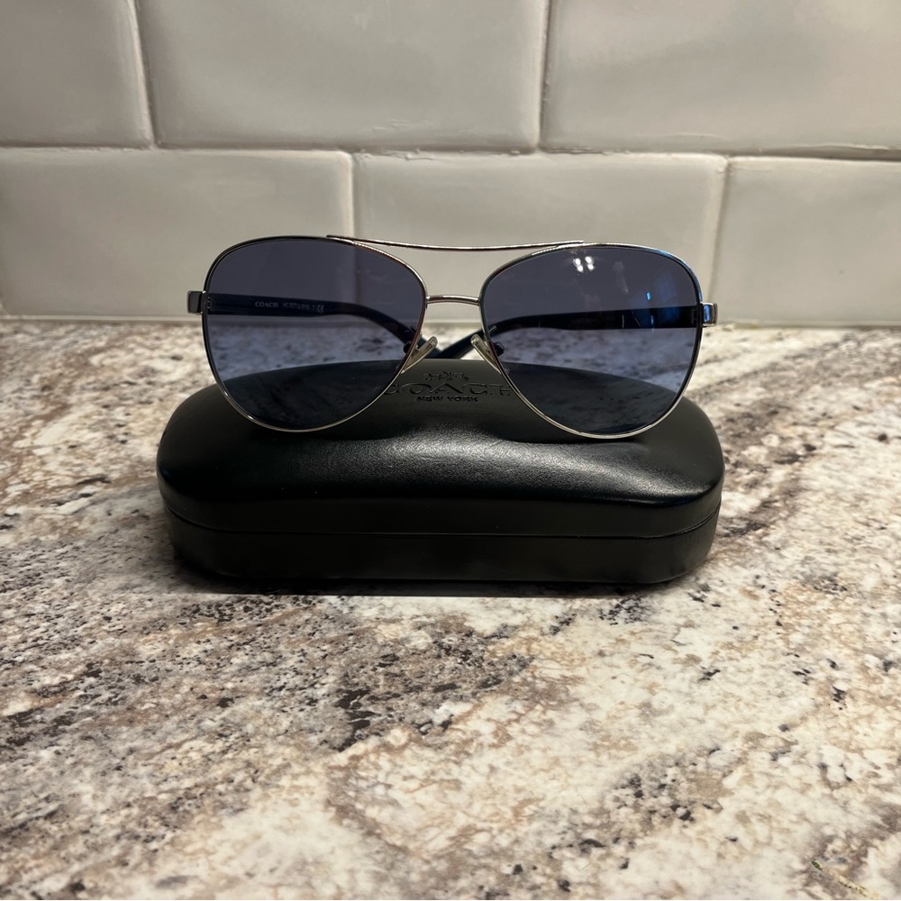 Coach Horse And Carriage Pilot Sunglasses in Silver/Navy Style No 7077 - Picture 3 of 8